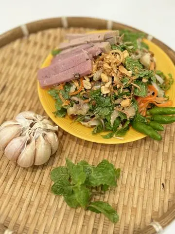 Hình ảnh Tré Trộn Nune -đầy đủ nem chả 