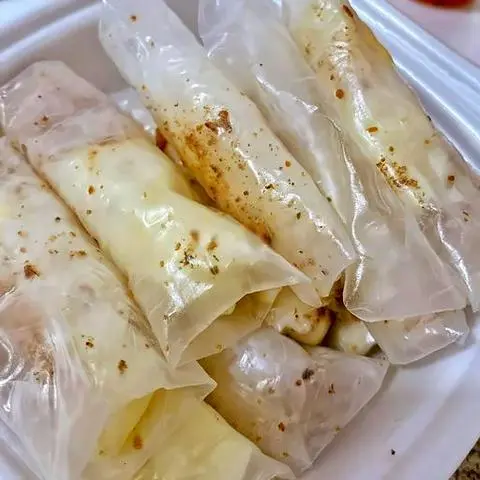 Hình ảnh Bánh tráng cuộn trứng bơ muối