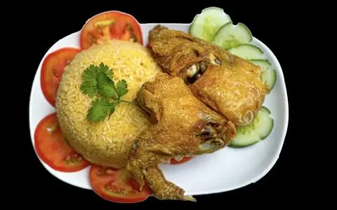 Hình ảnh cơm chiên gà + trứng + 1 lon nước ngọt