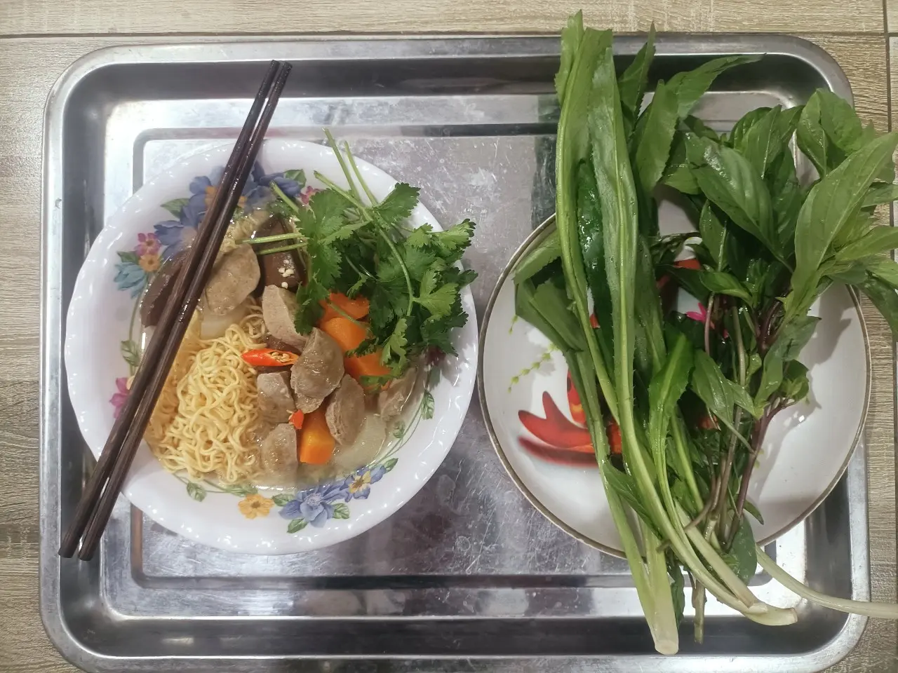 Hình ảnh bò viên mì tôm- tặng ly coca