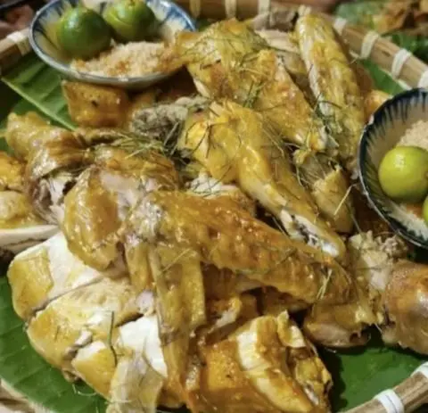 Hình ảnh Gà nguyên con nổ muối hột