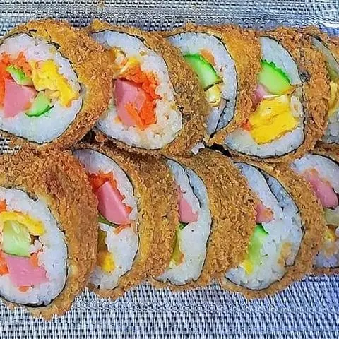 Hình ảnh gymbap chiên giòn + crounton phô mai + khoai lang kén 