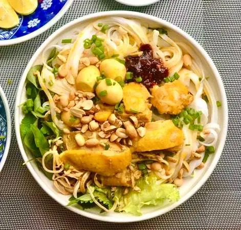 Hình ảnh Mì quảng gà ta