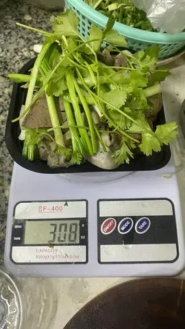 Hình ảnh Lòng 300gram tặng kèm 2 cháo huyết + quẩy