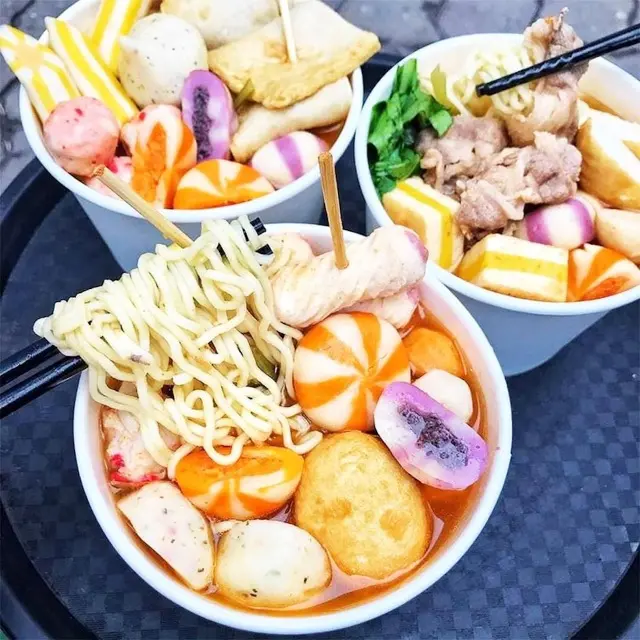 Hình ảnh mì lẩu thái full Topping 