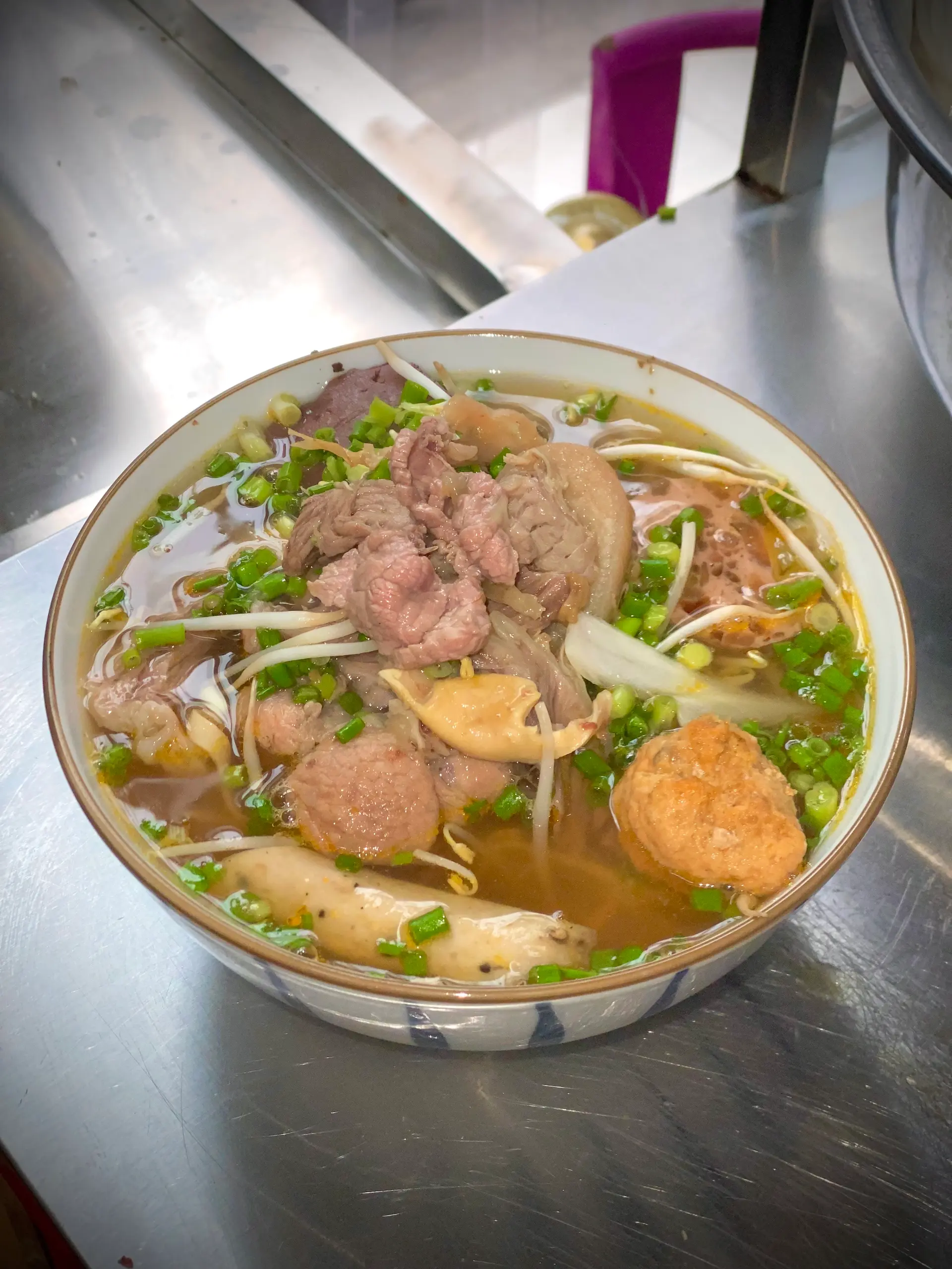 Hình ảnh Bún bò đặc biệt