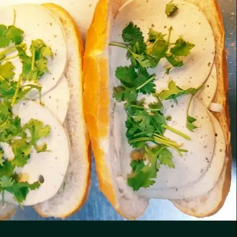 Hình ảnh Bánh mì chả chay
