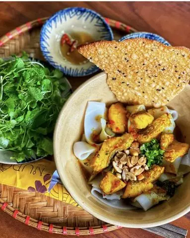 Hình ảnh Mì quảng cá lóc - chả cua
