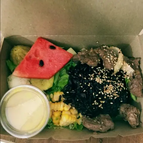 Hình ảnh Cơm gạo lứt bò phi lê + Rau củ mix.