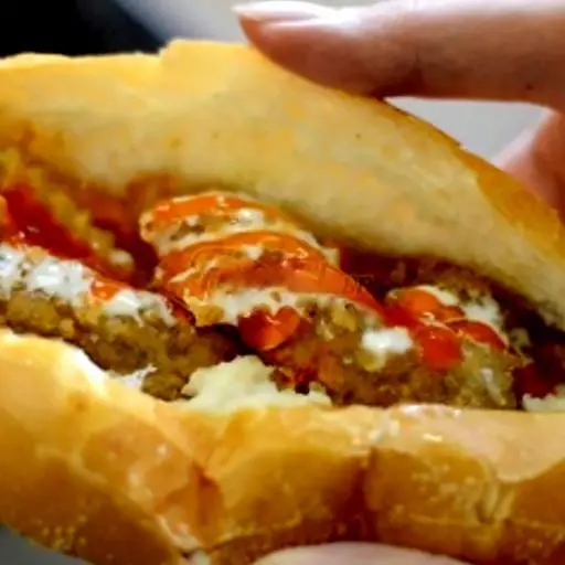 Hình ảnh Bánh Mì Nem Trứng