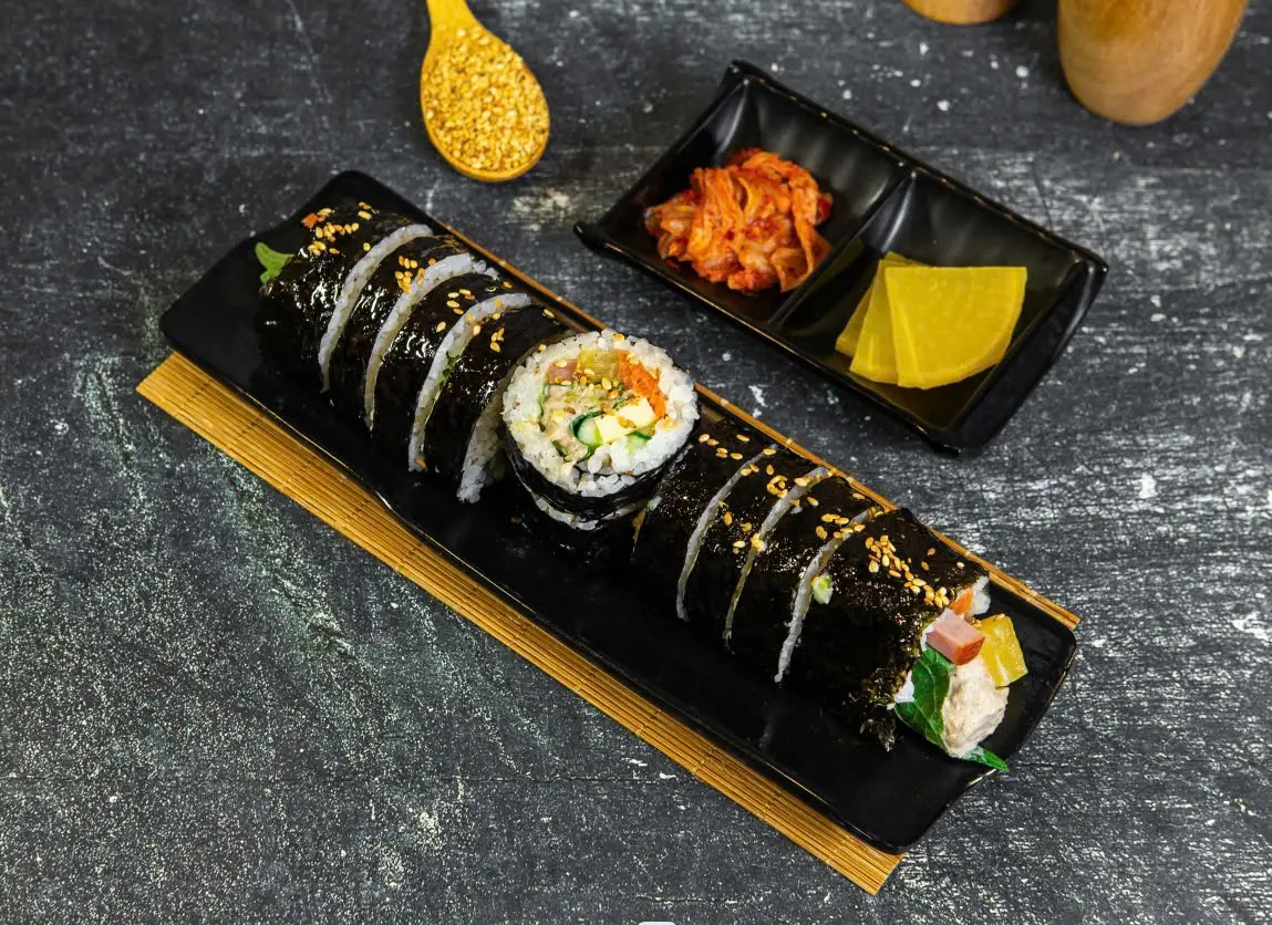 Hình ảnh M6 - Kimbap cá ngừ (cay) - 매운 참치 김밥