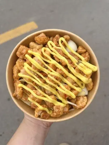 Hình ảnh Bánh tráng trộn bơ khô bò tóp mỡ