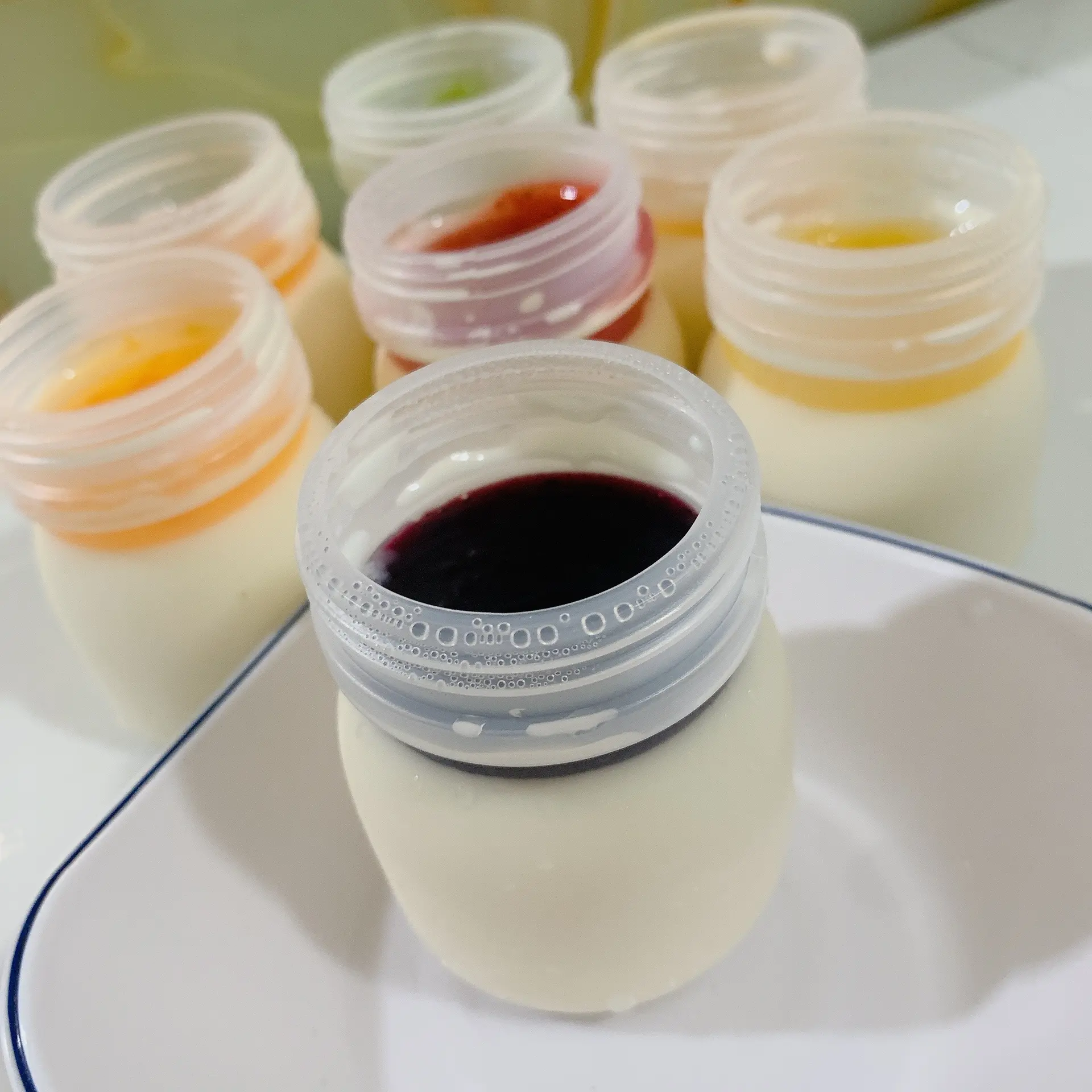 Hình ảnh Sữa chua phô mai + xốt Việt Quất
