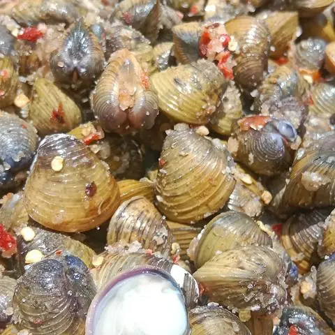 Hình ảnh hến xấy muối ớt 