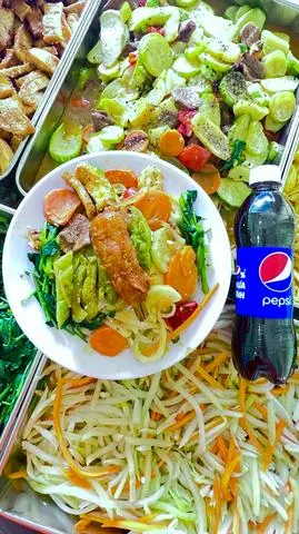 Hình ảnh Cơm chay thập cẩm đùi gà - 1 pepsi