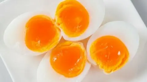 Hình ảnh Trứng gà lòng đào (combo 3)