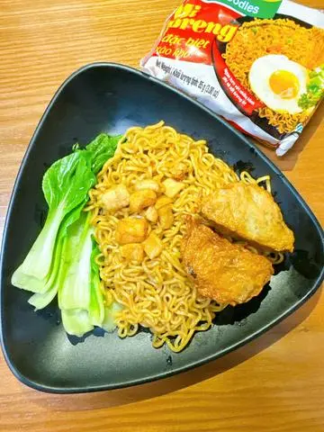 Hình ảnh Mì Trộn indomie Chả Sụn Giòn Tóp Mỡ