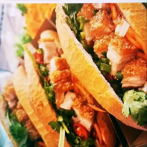 Hình ảnh Bánh mì Heo Quay 