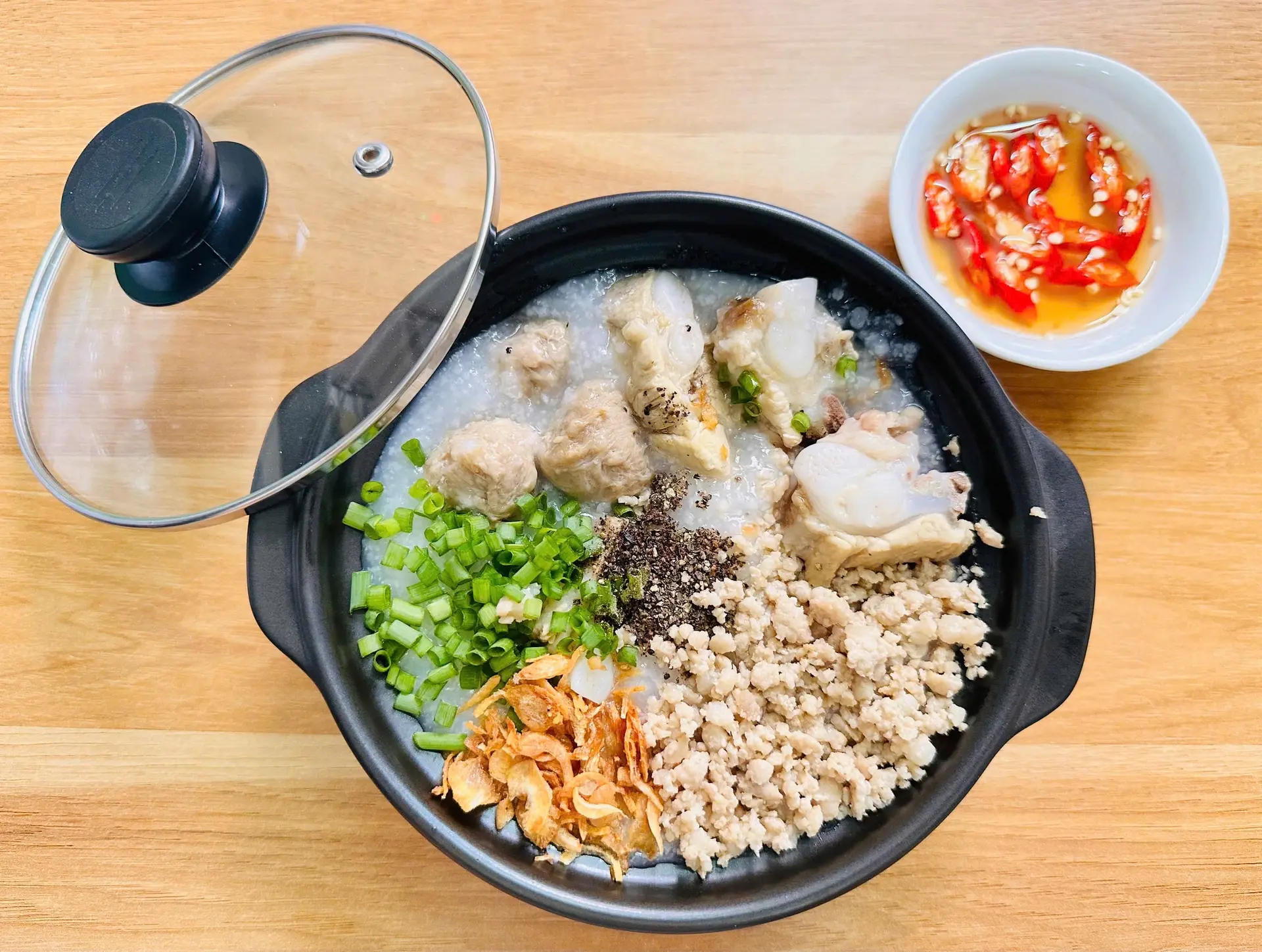Hình ảnh cháo sườn thịt bằm bò viên
