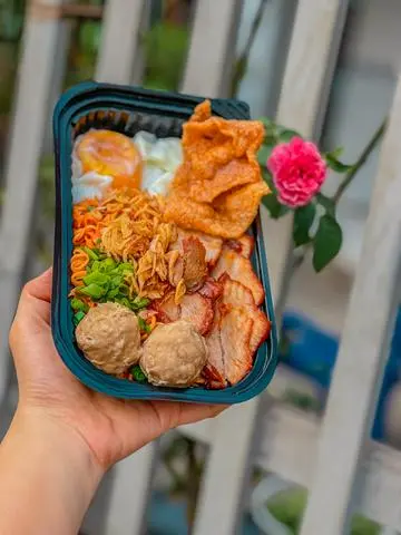 Hình ảnh MÌ TRỘN TRỨNG LÒNG ĐÀO XÁ XÍU BÒ VIÊN