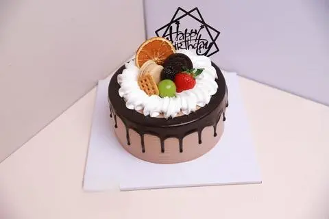 Hình ảnh bánh kem phủ socola viền 