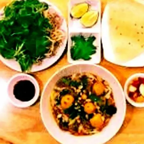 Hình ảnh Mì Quảng lòng gà trứng non