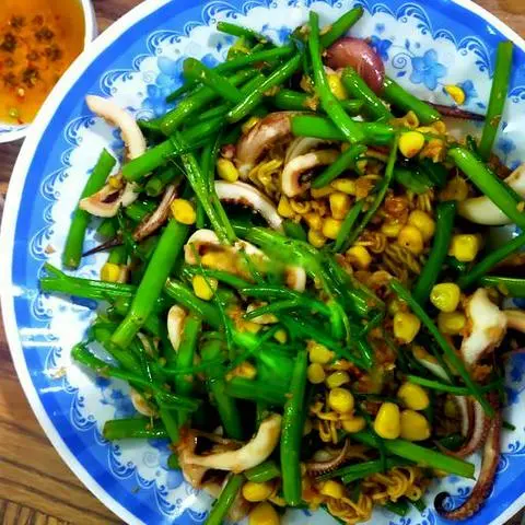 Hình ảnh Mực xào mì