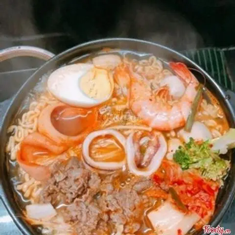 Hình ảnh Combo: 1 Mì Cay Thập Cẩm + 1 Khoai Tây Lắc + 1 Coca