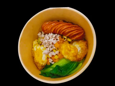 Hình ảnh Mì trộn Indomie xúc xích - thịt bằm
