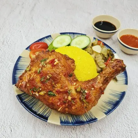 Hình ảnh Cơm Gà Xốt Thái (Đùi Lớn Góc Tư)