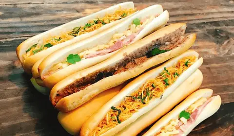 Hình ảnh Bánh mì que khô gà