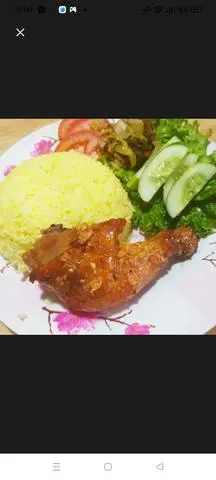 Hình ảnh cơm gà xối mỡ đùi tỏi sốt tiêu đen tặng kèm nước uống 