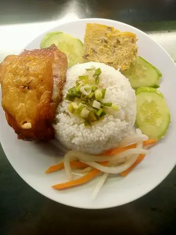 Hình ảnh cơm gà chả 