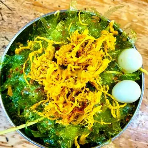 Hình ảnh Bánh tráng lá dứa trộn