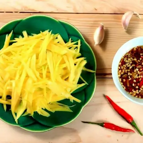 Hình ảnh Xoài bằm  - nước mắm
