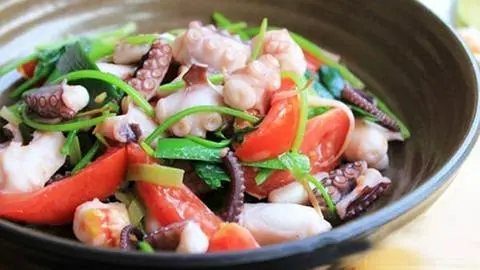 Hình ảnh Bạch tuộc xào rau củ 