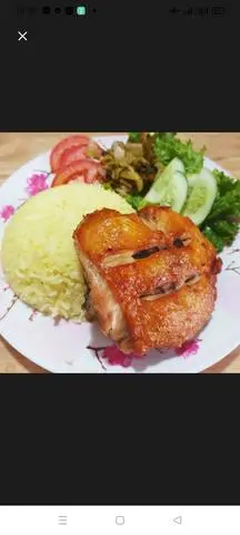 Hình ảnh cơm gà xối mỡ má đùi sốt tiêu đen tặng kèm nước uống 