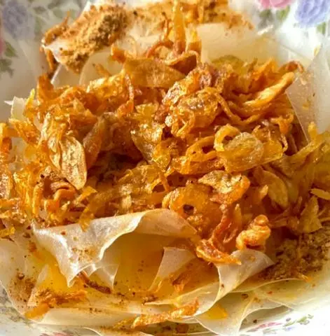Hình ảnh Bánh tráng muối nhuyễn muối hành siêu cay