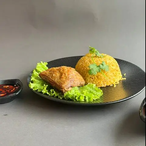 Hình ảnh Cơm gà chiên nước mắm - má đùi