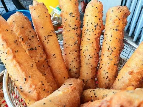 Hình ảnh Chuối chiên mè đen lắc phô mai