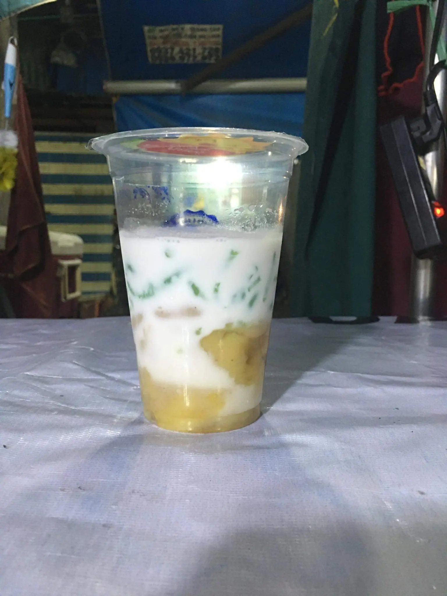 Hình ảnh Mix đậu xanh , đậu  trắng , bánh lọt , nước cốt dừa 