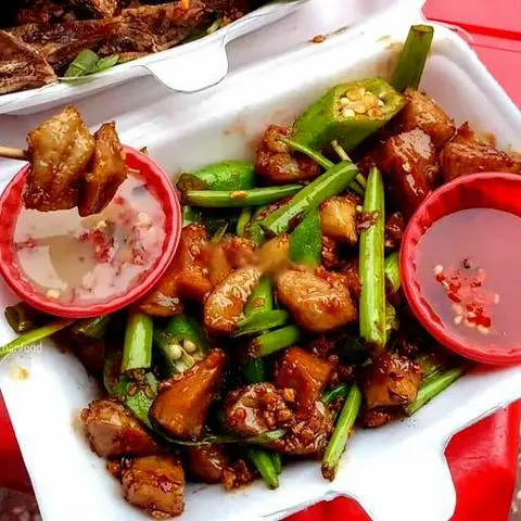 Hình ảnh Combo vú heo - phèo non - đậu bắp rim mắm tỏi