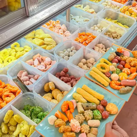 Hình ảnh combo:3banh gà.1xúc xích.2nem chua.1doi sụn
