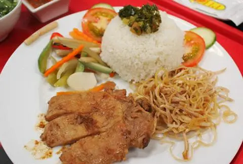 Hình ảnh Cơm Sườn + Bì