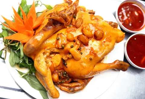Hình ảnh Gà tre hấp mắm nhĩ