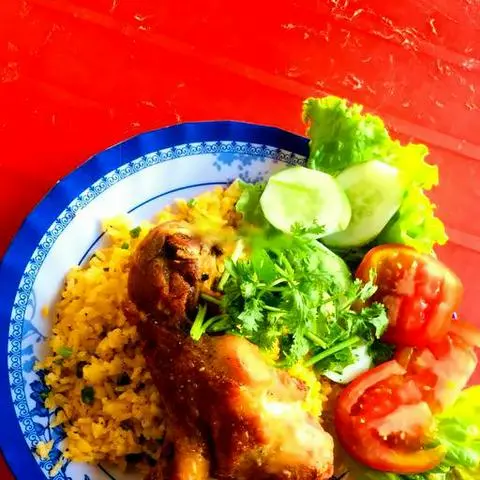 Hình ảnh Cơm Chiên Xúc Xích Trứng - Canh Rong Biển - Nước Sâm