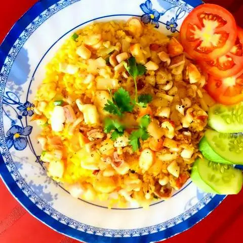 Hình ảnh Cơm chiên hải sản - ốp la - canh - sâm