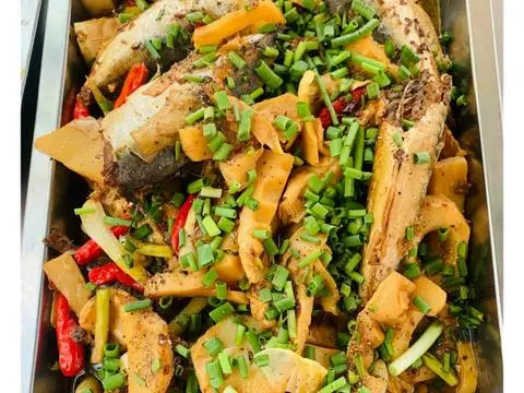 Hình ảnh cơm cá kho măng