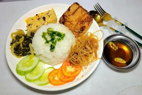 Hình ảnh CƠM TẤM CHAY (SƯỜN - BÌ - CHẢ) 