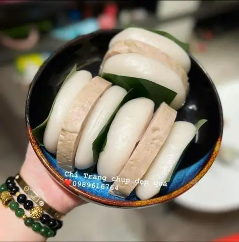 Hình ảnh 1 cặp bánh dày kẹp chả